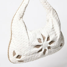 Load image into Gallery viewer, 極美品 BOTTEGA VENETA ボッテガヴェネタ ホーボー ハンドバッグ ショルダーバッグ イントレチャート ホワイト アイボリー 中古 4a004834
