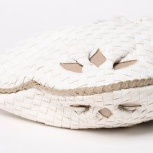 Load image into Gallery viewer, 極美品 BOTTEGA VENETA ボッテガヴェネタ ホーボー ハンドバッグ ショルダーバッグ イントレチャート ホワイト アイボリー 中古 4a004834