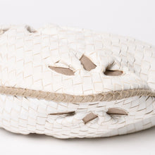 Load image into Gallery viewer, 極美品 BOTTEGA VENETA ボッテガヴェネタ ホーボー ハンドバッグ ショルダーバッグ イントレチャート ホワイト アイボリー 中古 4a004834