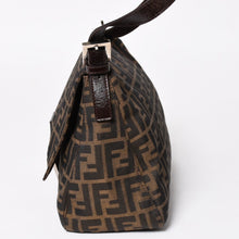 Load image into Gallery viewer, FENDI フェンディ ズッカ柄 マンマバケット ショルダーバッグ 26325 キャンバス レザー ブラウン FFバックル シルバー金具 美品 中古 4a005256