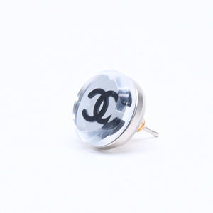 Very good condition CHANEL button earrings silver here mark mirror weight approx. 4.04g 03V engraved silver used 4b007592