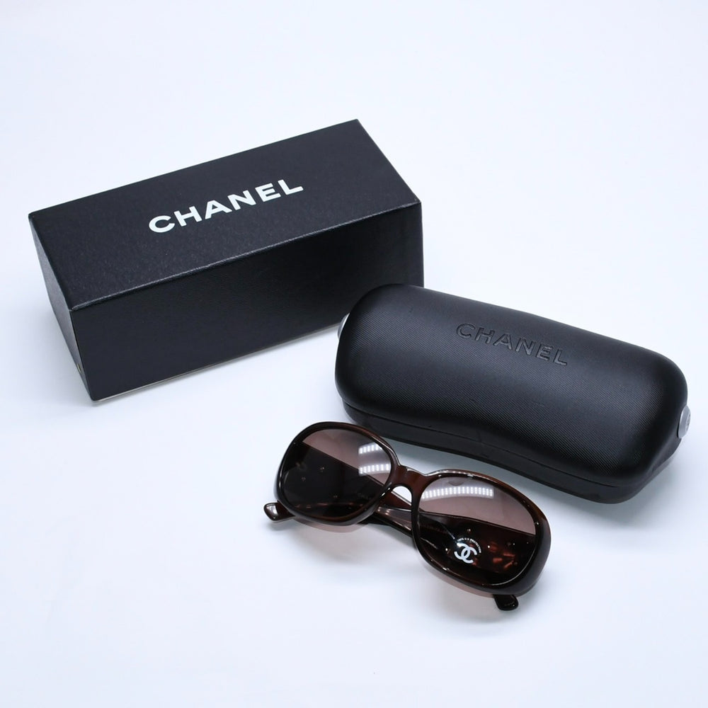 極美品 CHANEL シャネル ココマーク アイウェア サングラス ダークブラウン ブラック カメリア 5113 56◻︎16 130 中古 4a004927