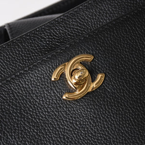 Very Good Condition CHANEL Executive Tote Bag 2WAY Bag A15206 18th Series Coco Mark Caviar Skin Used 4a005119