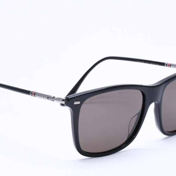 極美品 GUCCI グッチ Sunglasses サングラス アイウェア GG0158S サイズ54◻︎17 145 ブラック レッド グリーン シルバー金具 中古 4a004918