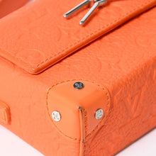 Load image into Gallery viewer, LOUIS VUITTON ルイヴィトン トリヨンモノグラム スティーマー ウエアラブルウォレット ショルダーバッグ M82916 オレンジ シルバー金具 美品 中古 4a004961