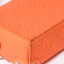 Load image into Gallery viewer, LOUIS VUITTON ルイヴィトン トリヨンモノグラム スティーマー ウエアラブルウォレット ショルダーバッグ M82916 オレンジ シルバー金具 美品 中古 4a004961