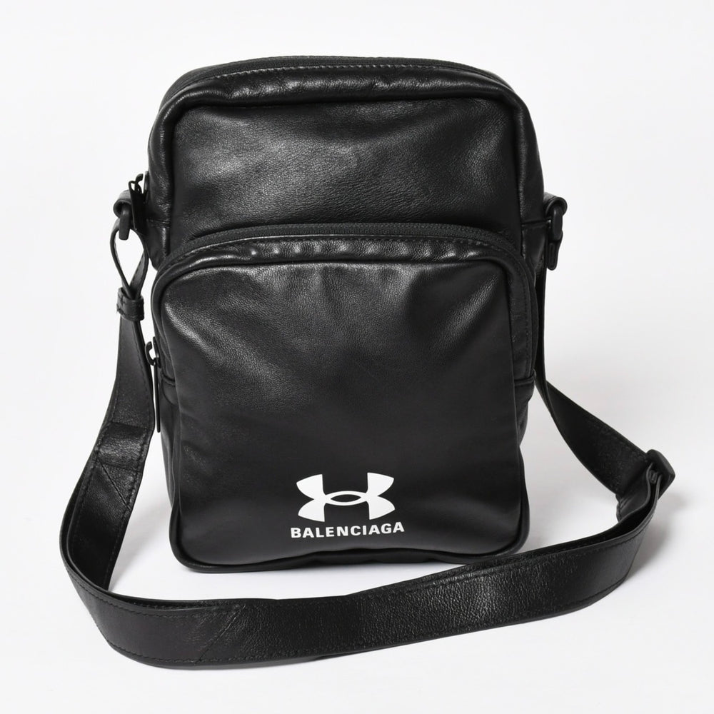 極美品 BALENCIAGA バレンシアガ UNDER ARMOUR アンダーアーマー コラボ 811907 ショルダーバッグ ポーチ ブラック ホワイト 中古 4a004973
