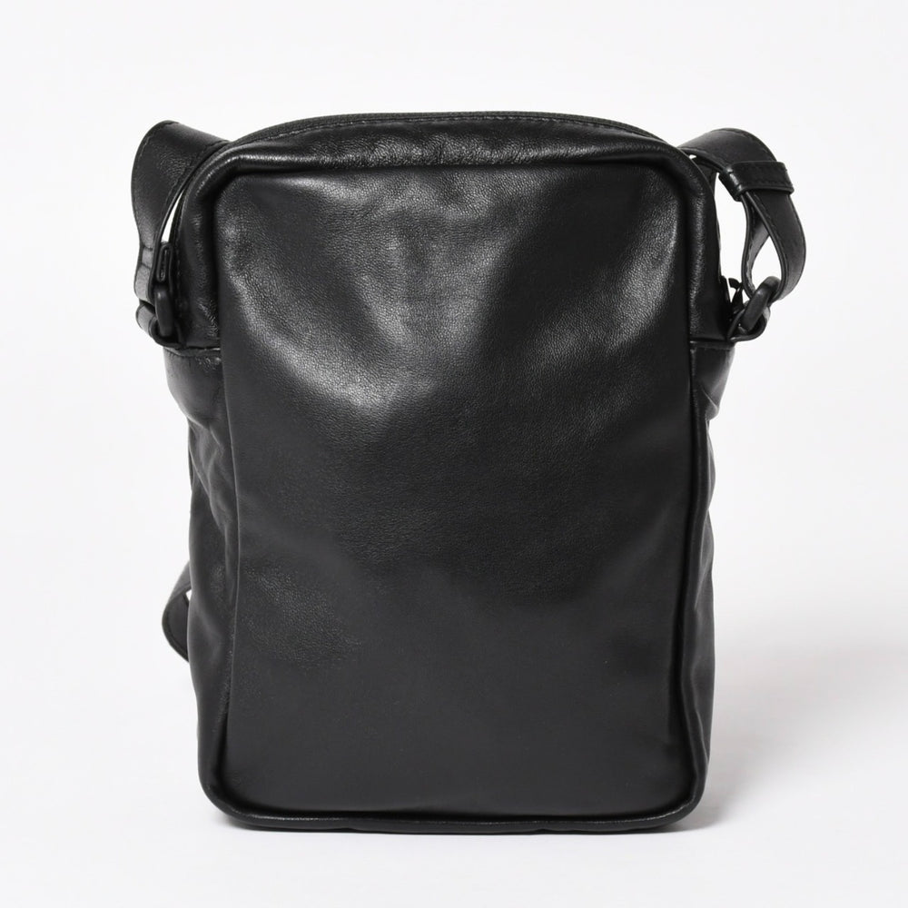 極美品 BALENCIAGA バレンシアガ UNDER ARMOUR アンダーアーマー コラボ 811907 ショルダーバッグ ポーチ ブラック ホワイト 中古 4a004973