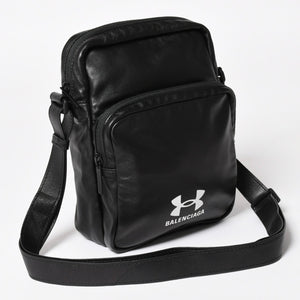 極美品 BALENCIAGA バレンシアガ UNDER ARMOUR アンダーアーマー コラボ 811907 ショルダーバッグ ポーチ ブラック ホワイト 中古 4a004973