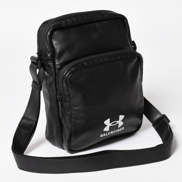 極美品 BALENCIAGA バレンシアガ UNDER ARMOUR アンダーアーマー コラボ 811907 ショルダーバッグ ポーチ ブラック ホワイト 中古 4a004973
