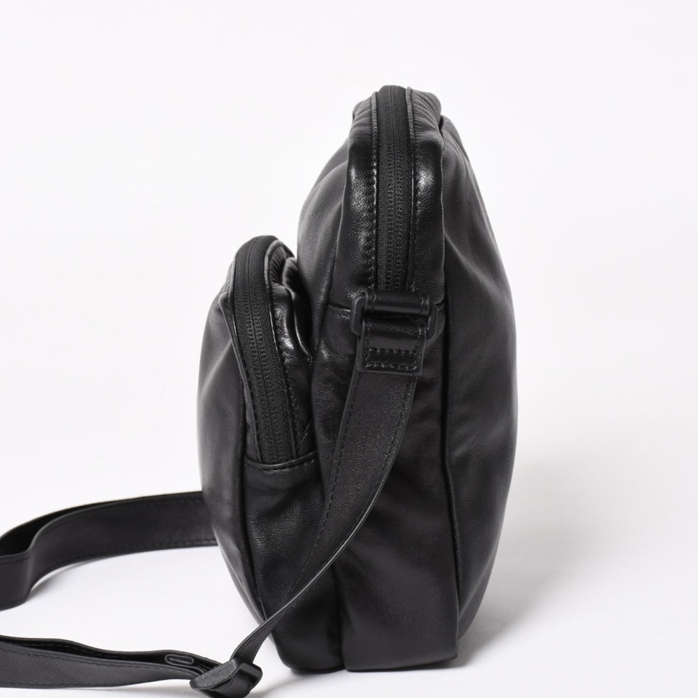 極美品 BALENCIAGA バレンシアガ UNDER ARMOUR アンダーアーマー コラボ 811907 ショルダーバッグ ポーチ ブラック ホワイト 中古 4a004973