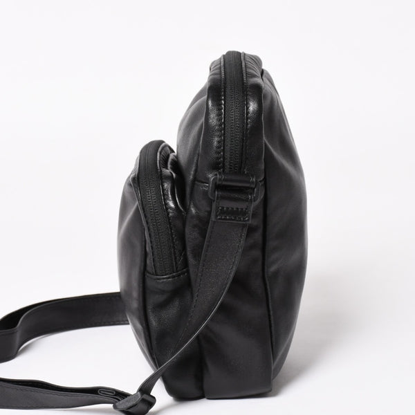 極美品 BALENCIAGA バレンシアガ UNDER ARMOUR アンダーアーマー コラボ 811907 ショルダーバッグ ポーチ ブラック ホワイト 中古 4a004973