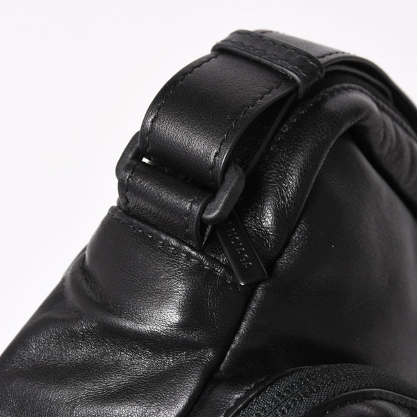 極美品 BALENCIAGA バレンシアガ UNDER ARMOUR アンダーアーマー コラボ 811907 ショルダーバッグ ポーチ ブラック ホワイト 中古 4a004973
