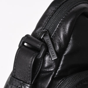 極美品 BALENCIAGA バレンシアガ UNDER ARMOUR アンダーアーマー コラボ 811907 ショルダーバッグ ポーチ ブラック ホワイト 中古 4a004973