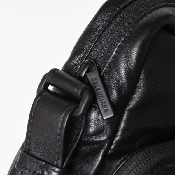 極美品 BALENCIAGA バレンシアガ UNDER ARMOUR アンダーアーマー コラボ 811907 ショルダーバッグ ポーチ ブラック ホワイト 中古 4a004973