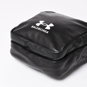 極美品 BALENCIAGA バレンシアガ UNDER ARMOUR アンダーアーマー コラボ 811907 ショルダーバッグ ポーチ ブラック ホワイト 中古 4a004973