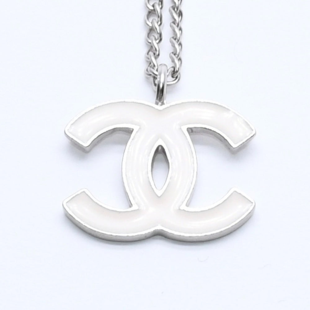 極美品 CHANEL シャネル ココマークロゴ シルバーチェーンネックレス 04P刻印 重量5.75g ホワイト メタル シルバー金具 中古 4b008836