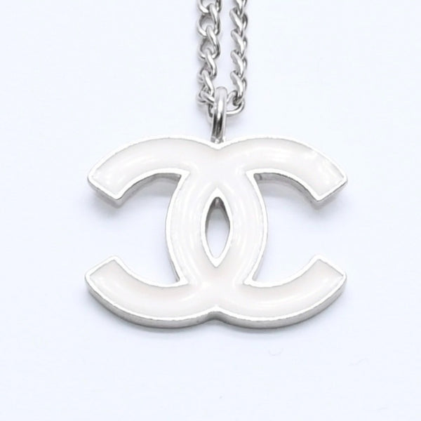 極美品 CHANEL シャネル ココマークロゴ シルバーチェーンネックレス 04P刻印 重量5.75g ホワイト メタル シルバー金具 中古 4b008836