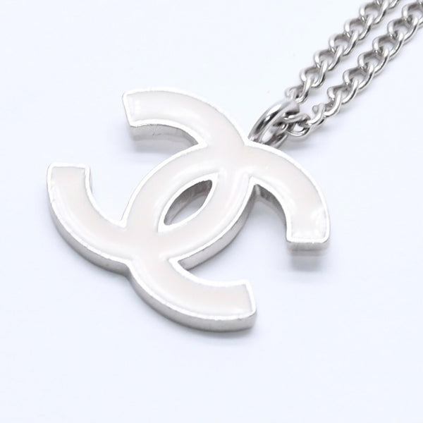 極美品 CHANEL シャネル ココマークロゴ シルバーチェーンネックレス 04P刻印 重量5.75g ホワイト メタル シルバー金具 中古 4b008836