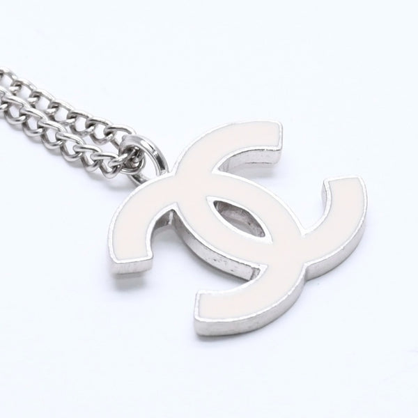 極美品 CHANEL シャネル ココマークロゴ シルバーチェーンネックレス 04P刻印 重量5.75g ホワイト メタル シルバー金具 中古 4b008836
