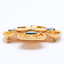 Load image into Gallery viewer, CHANEL シャネル ココマーク グリポアブローチ クローバー型 重量28.19g カラーストーン ゴールド グリーン メタル ゴールドメッキ ゴールド金具 美品 中古 4c069696