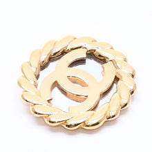 Load image into Gallery viewer, CHANEL シャネル ココマーク ヴィンテージ ロープエッジ ブローチ 「2 5」刻印 ゴールドロープ ゴールドメッキ 重量52.73g フランス製 美品 中古 4c069691
