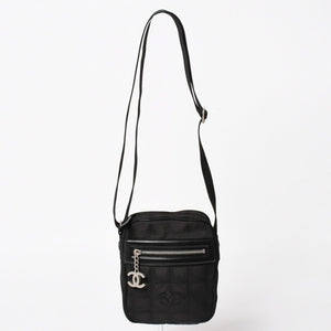 極美品 CHANEL シャネル ニュートラベルライン ショルダーバッグ A30913 10番台 ココマーク ブラック ナイロンキャンバス 中古 4a004964