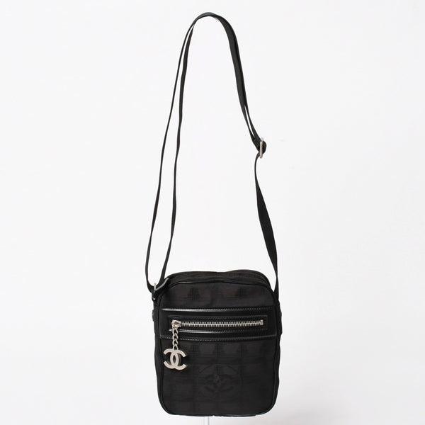 極美品 CHANEL シャネル ニュートラベルライン ショルダーバッグ A30913 10番台 ココマーク ブラック ナイロンキャンバス 中古 4a004964