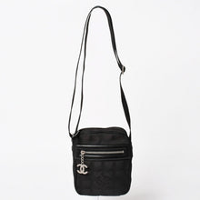 画像をギャラリービューアに読み込む, 極美品 CHANEL シャネル ニュートラベルライン ショルダーバッグ A30913 10番台 ココマーク ブラック ナイロンキャンバス 中古 4a004964