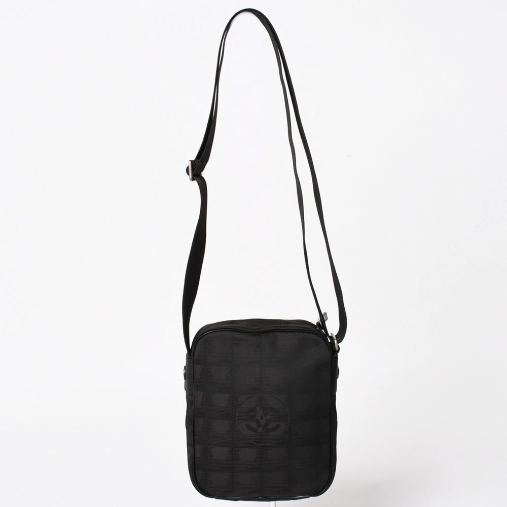 極美品 CHANEL シャネル ニュートラベルライン ショルダーバッグ A30913 10番台 ココマーク ブラック ナイロンキャンバス 中古 4a004964