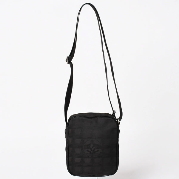 極美品 CHANEL シャネル ニュートラベルライン ショルダーバッグ A30913 10番台 ココマーク ブラック ナイロンキャンバス 中古 4a004964