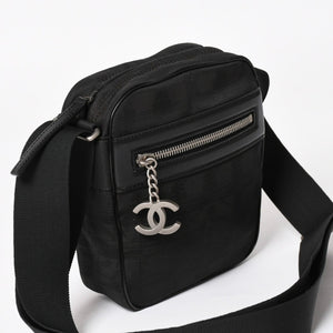 極美品 CHANEL シャネル ニュートラベルライン ショルダーバッグ A30913 10番台 ココマーク ブラック ナイロンキャンバス 中古 4a004964