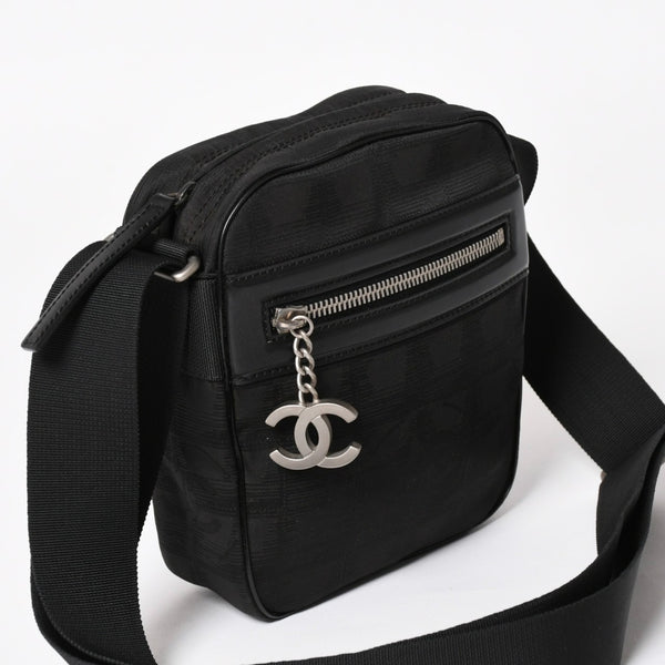 極美品 CHANEL シャネル ニュートラベルライン ショルダーバッグ A30913 10番台 ココマーク ブラック ナイロンキャンバス 中古 4a004964