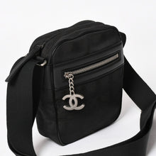 画像をギャラリービューアに読み込む, 極美品 CHANEL シャネル ニュートラベルライン ショルダーバッグ A30913 10番台 ココマーク ブラック ナイロンキャンバス 中古 4a004964