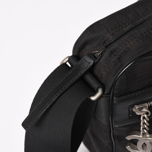 極美品 CHANEL シャネル ニュートラベルライン ショルダーバッグ A30913 10番台 ココマーク ブラック ナイロンキャンバス 中古 4a004964