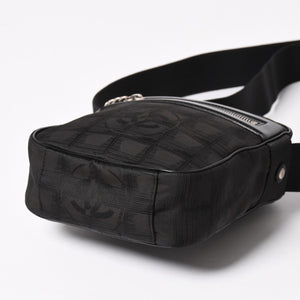 極美品 CHANEL シャネル ニュートラベルライン ショルダーバッグ A30913 10番台 ココマーク ブラック ナイロンキャンバス 中古 4a004964