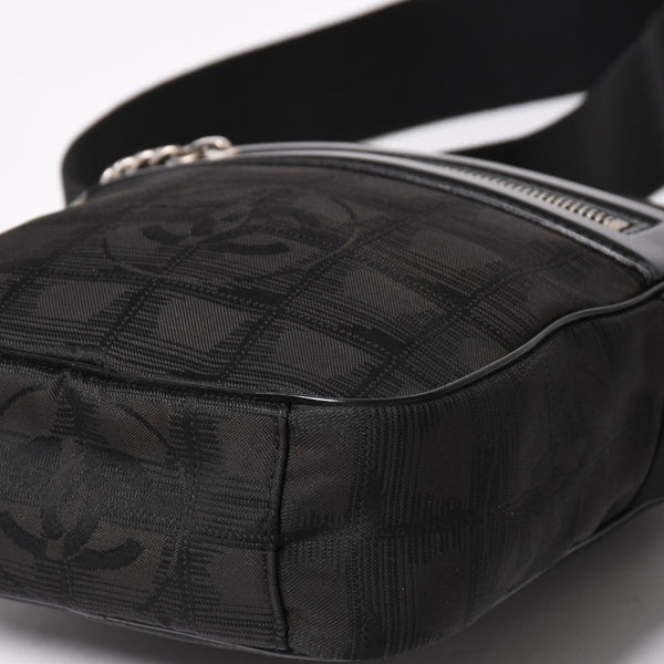 極美品 CHANEL シャネル ニュートラベルライン ショルダーバッグ A30913 10番台 ココマーク ブラック ナイロンキャンバス 中古 4a004964
