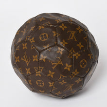 画像をギャラリービューアに読み込む, 極美品 LOUIS VUITTON ルイヴィトン モノグラム サッカーボール M99054 1998年 フランスワールドカップ記念限定品 3000個限定 中古 4a004801