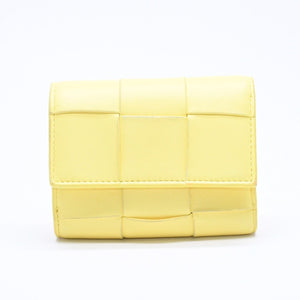 BOTTEGA VENETA ボッテガヴェネタ カセット 三つ折り財布 ウォレット イエロー ラムスキン レザー マキシイントレチャート 美品 中古 4a005102