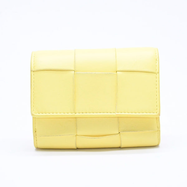 BOTTEGA VENETA ボッテガヴェネタ カセット 三つ折り財布 ウォレット イエロー ラムスキン レザー マキシイントレチャート 美品 中古 4a005102