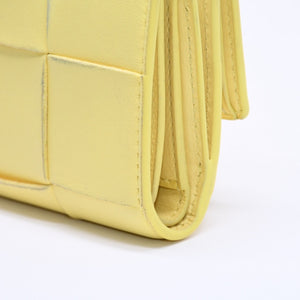 BOTTEGA VENETA ボッテガヴェネタ カセット 三つ折り財布 ウォレット イエロー ラムスキン レザー マキシイントレチャート 美品 中古 4a005102
