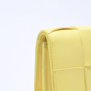 BOTTEGA VENETA ボッテガヴェネタ カセット 三つ折り財布 ウォレット イエロー ラムスキン レザー マキシイントレチャート 美品 中古 4a005102