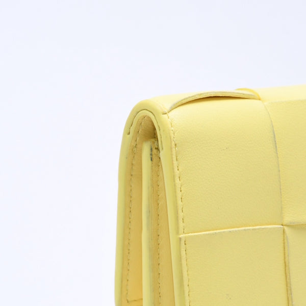BOTTEGA VENETA ボッテガヴェネタ カセット 三つ折り財布 ウォレット イエロー ラムスキン レザー マキシイントレチャート 美品 中古 4a005102