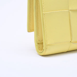 BOTTEGA VENETA ボッテガヴェネタ カセット 三つ折り財布 ウォレット イエロー ラムスキン レザー マキシイントレチャート 美品 中古 4a005102