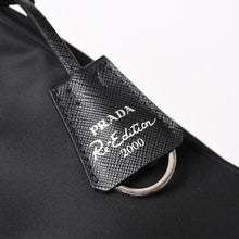 画像をギャラリービューアに読み込む, 極美品 PRADA プラダ ホーボー ワンショルダーバッグ MV515 トライアングルロゴプレート ナイロン ブラック 中古 4a005010