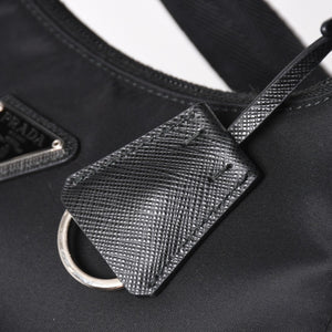 極美品 PRADA プラダ ホーボー ワンショルダーバッグ MV515 トライアングルロゴプレート ナイロン ブラック 中古 4a005010