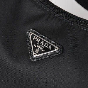 極美品 PRADA プラダ ホーボー ワンショルダーバッグ MV515 トライアングルロゴプレート ナイロン ブラック 中古 4a005010
