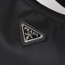 画像をギャラリービューアに読み込む, 極美品 PRADA プラダ ホーボー ワンショルダーバッグ MV515 トライアングルロゴプレート ナイロン ブラック 中古 4a005010