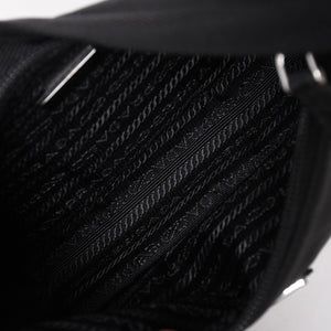 極美品 PRADA プラダ ホーボー ワンショルダーバッグ MV515 トライアングルロゴプレート ナイロン ブラック 中古 4a005010