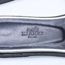 Load image into Gallery viewer, HERMES エルメス オラン スライドサンダル M13792 レザー シルバー ブラック Hモチーフカットアウト 36 1/2サイズ イタリア製 良品 中古 4a004934